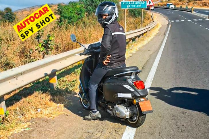 New Vespa scooter with bigger engine spied.
