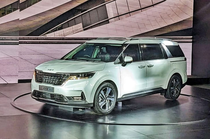 Kia KA4 (Carnival) front quarter