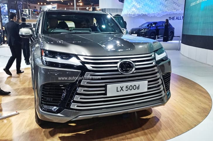 Lexus LX500d front quarter
