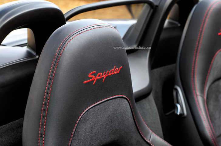 Porsche 718 Spyder seats