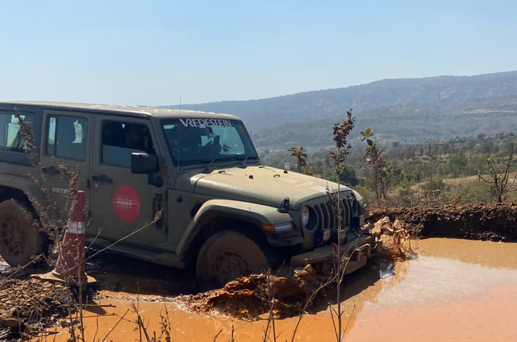 Jeep in slush