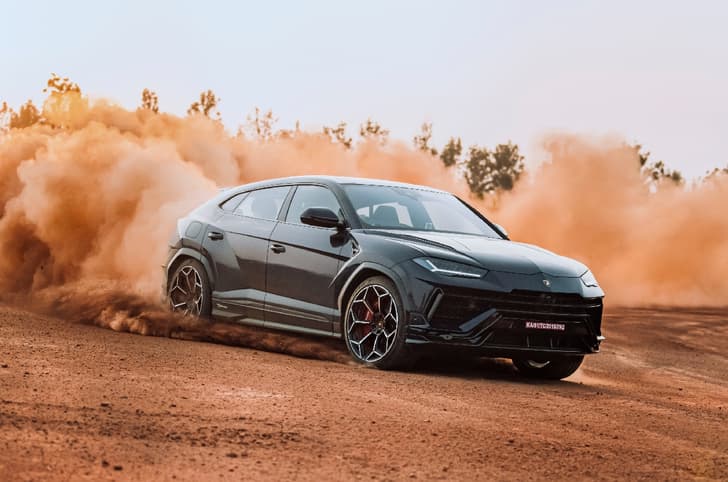 Lamborghini Urus Performante front tracking