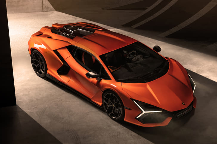 Lamborghini Revuelto top