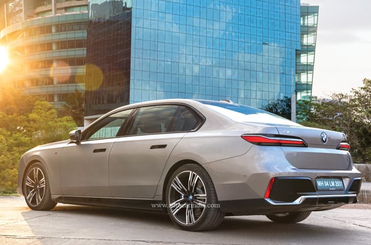 BMW i7 rear