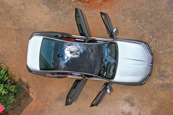 BMW i7 doors
