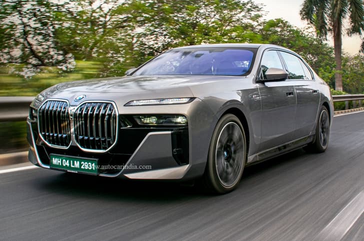 BMW i7 front