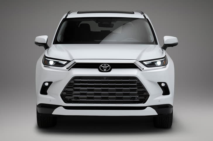 Toyota Yaris SUV front