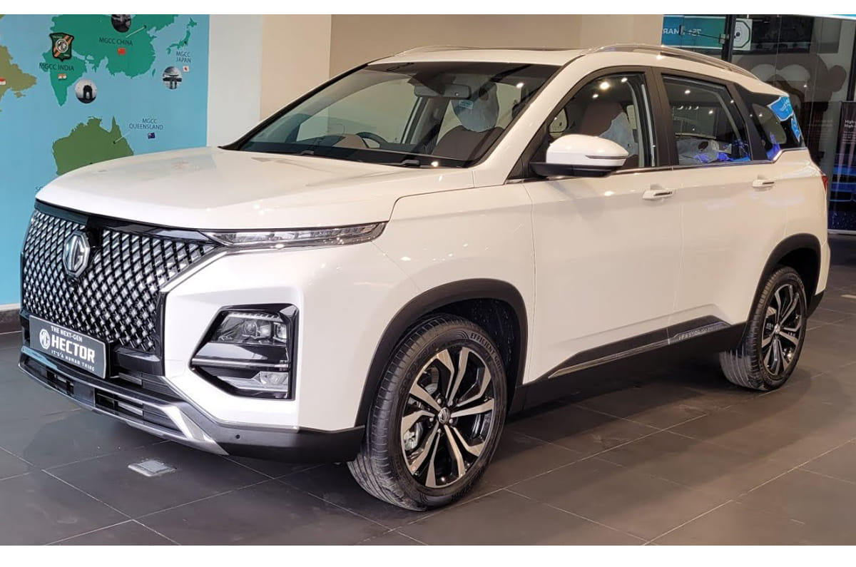 MG Hector showroom front quarter 
