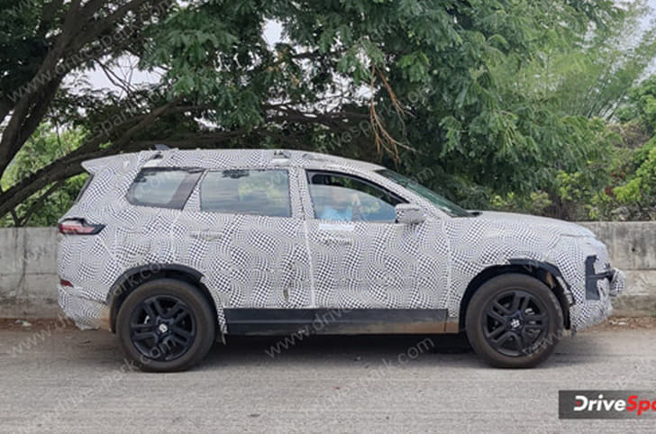 Tata Safari facelift spied