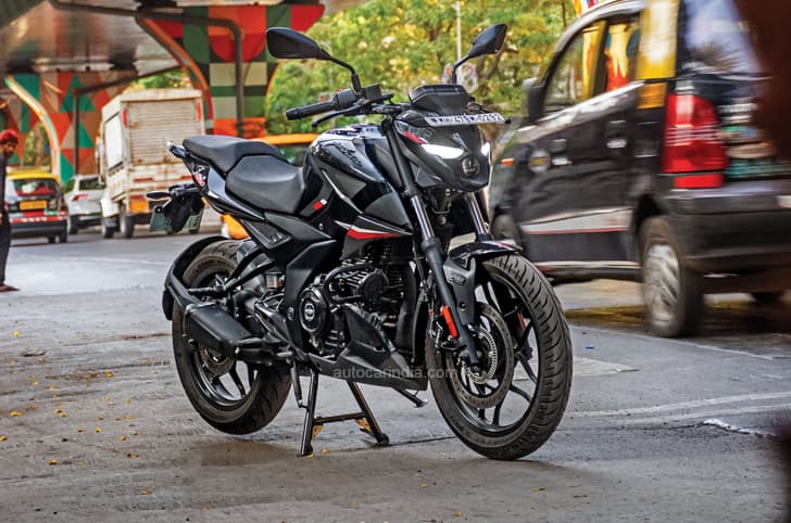 Bajaj Pulsar N250 long-term review, good and bad things. Bajaj Pulsar N250 price, mileage, reliability, comfort, colours.