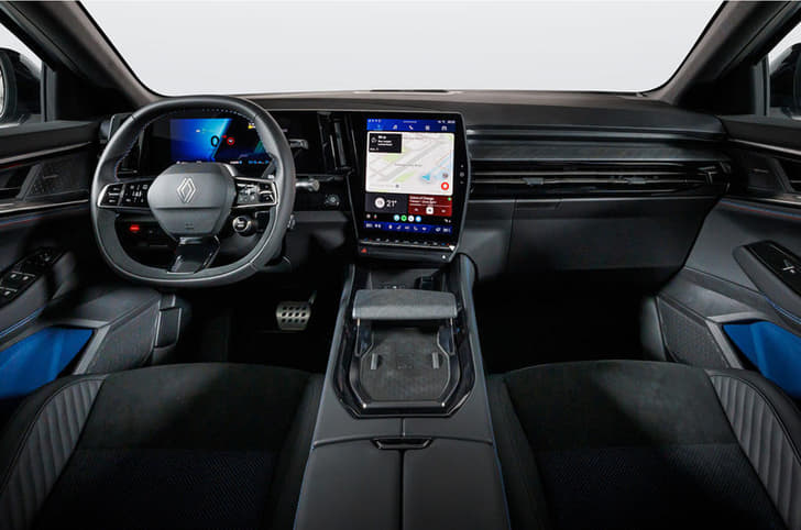 Renault Rafale SUV interior 