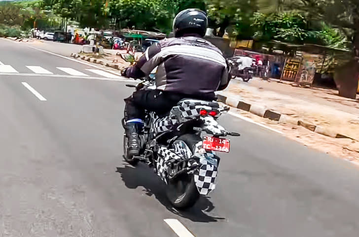 Hero Xtreme 125 spied testing, TVS Raider rival. Hero Xtreme price, new 125cc model spotted testing.
