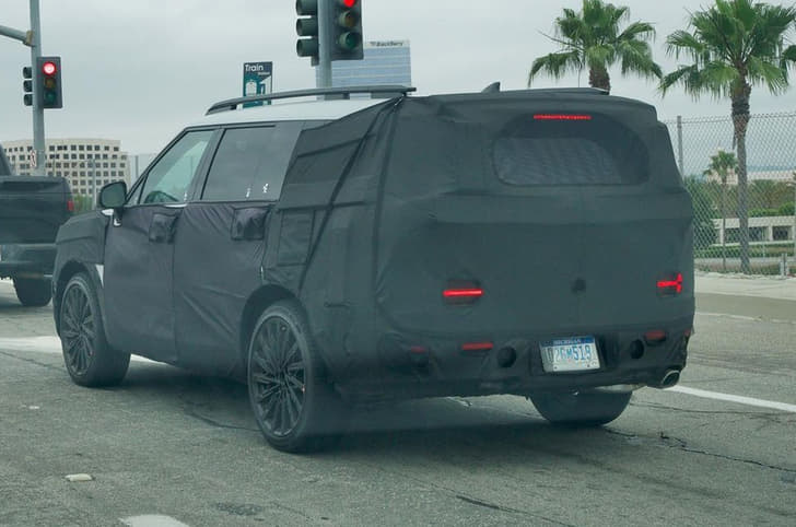 Hyundai Santa Fe rear quarter