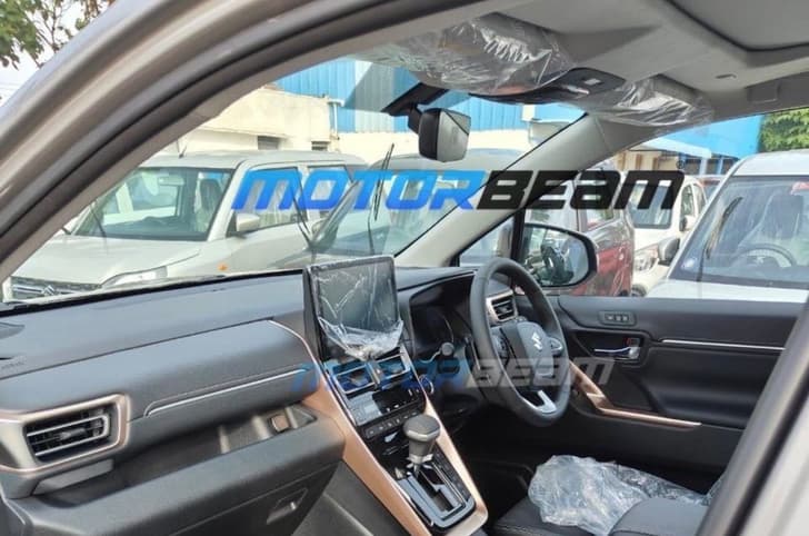 Maruti Suzuki Invicto interior sunroof