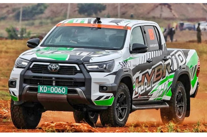 Toyota Hilux MHEV front quarter