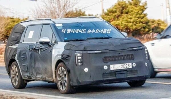 Kia Carnival coming to India in 2024 Kia Carnival front