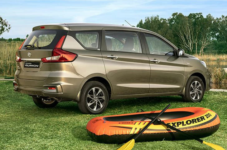 Toyota Rumion front quarter 