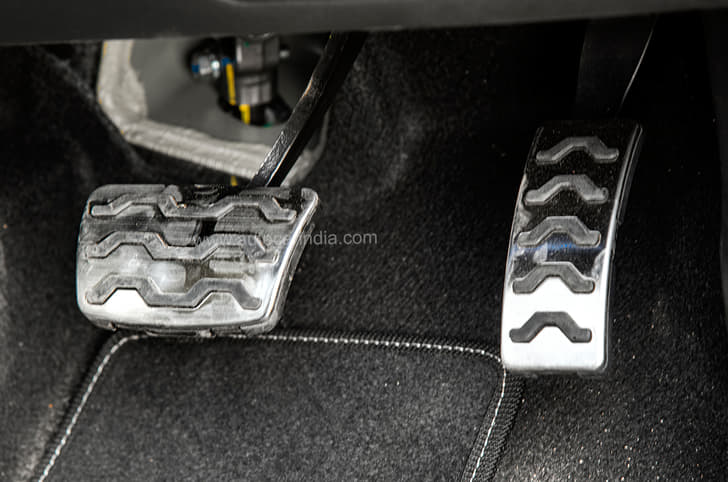 Hyundai Exter pedals