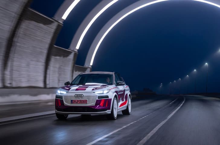 Audi Q6 e-tron night