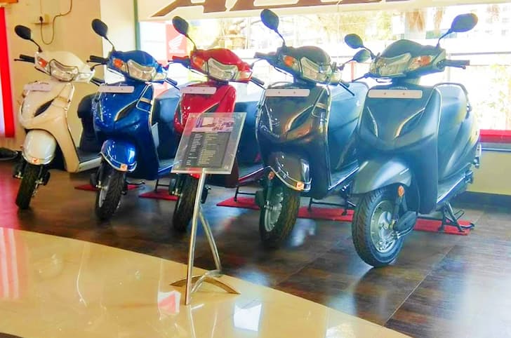 Bike, scooter sales July 2023: Honda closes gap to Hero