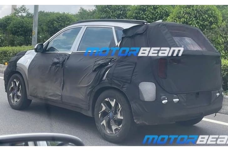 Kia Sonet facelift spied in India for the first time