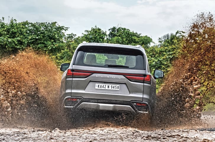 Lexus LX500d rear action image