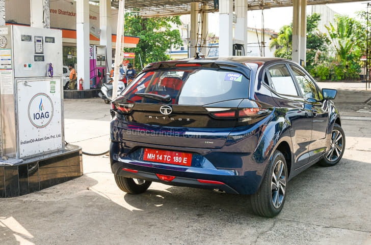 Tata Altroz CNG filling image