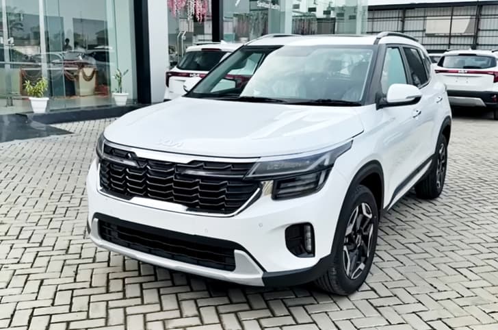 Kia Seltos front quarter Kia Seltos front quarter