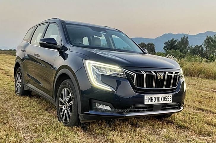 Mahindra XUV700 front quarter 