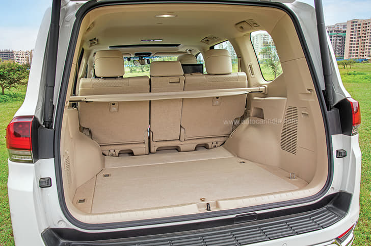 Toyota Land Cruiser 300 boot