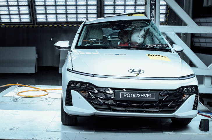 Hyundai Verna Global NCAP side pole impact test Hyundai Verna Global NCAP side pole impact test