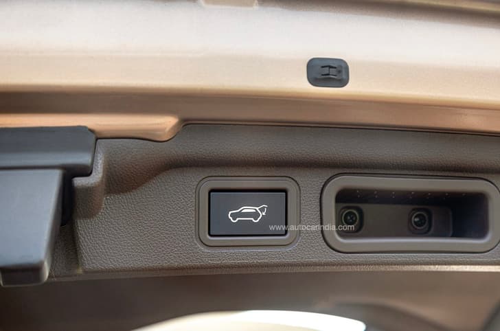 Tata Safari powered tail gate