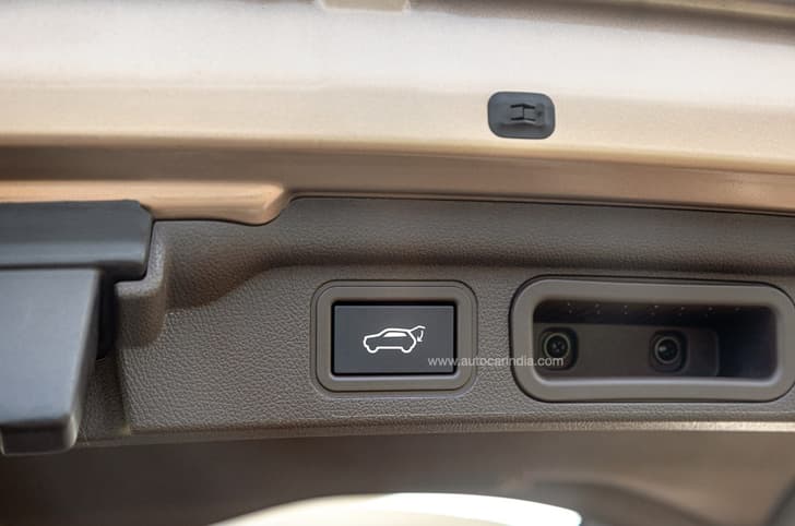 Tata Safari powered tail gate