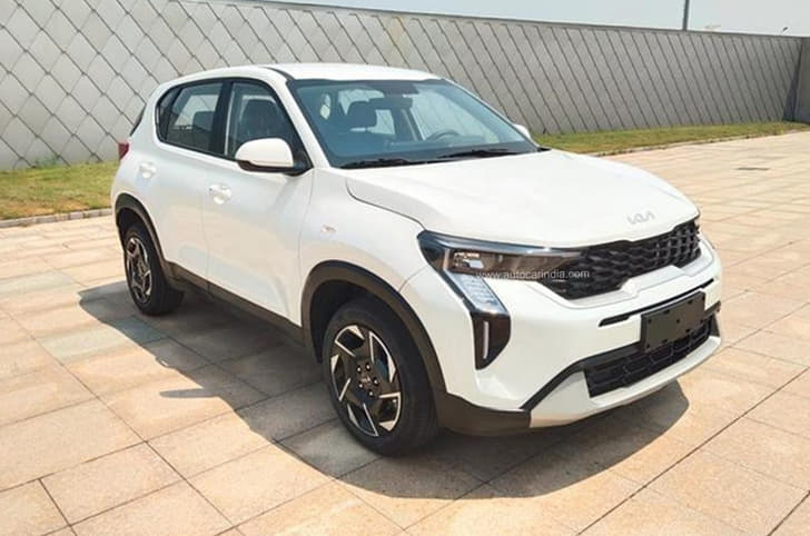 Kia Sonet facelift front quarter Kia Sonet facelift front quarter