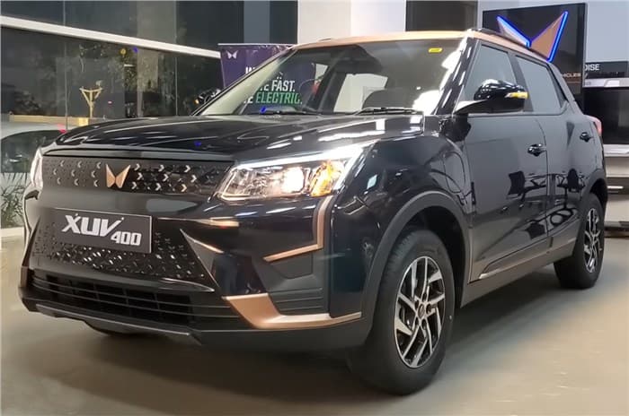 Mahindra XUV400 showroom