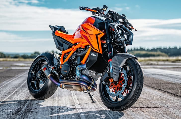 KTM 1390 Super Duke R orange. Super Duke 1290 price, engine, design, power.