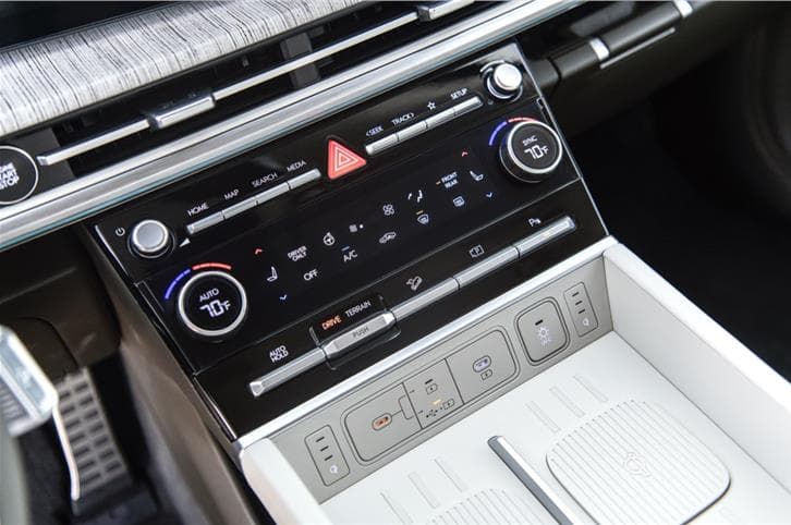 Hyundai Santa Fe AC controls