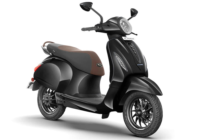 Bajaj Chetak Premium black colour front studio image. Bajaj Chetak price, updated Premium variant, range, battery, charging.