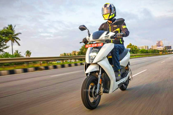 Ather 450S riding shot. Ather 450S price, range, charge time.