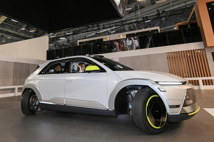 Hyundai Ioniq 5 Mobion crabwalk