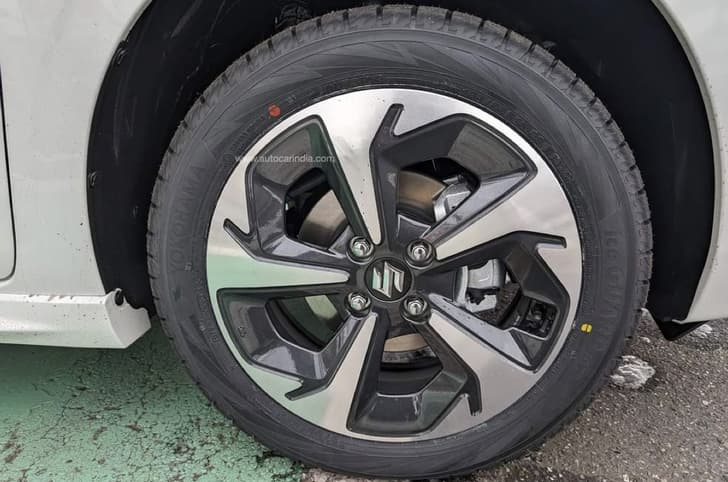 2024 Maruti Suzuki Swift alloy wheels 2024 Maruti Suzuki Swift alloy wheels