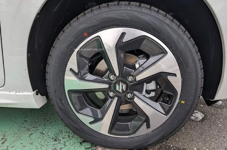 2024 Maruti Suzuki Swift alloy wheels 2024 Maruti Suzuki Swift alloy wheels