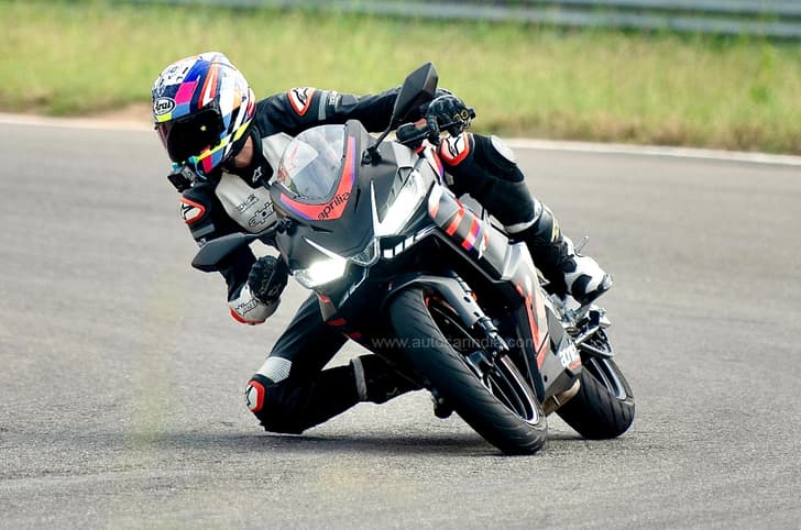 AprIlia RS 457 corner shot. Aprilia RS 457 price, features, handling, comfort: track review.