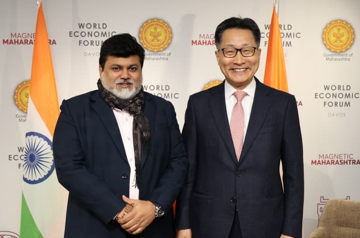 Uday Samant, Minister of Industries, Gov of Maharashtra; Un Soo Kim, MD & CEO, Hyundai Motor India Uday Samant, Minister of Industries, Gov of Maharashtra; Un Soo Kim, MD & CEO, Hyundai Motor India