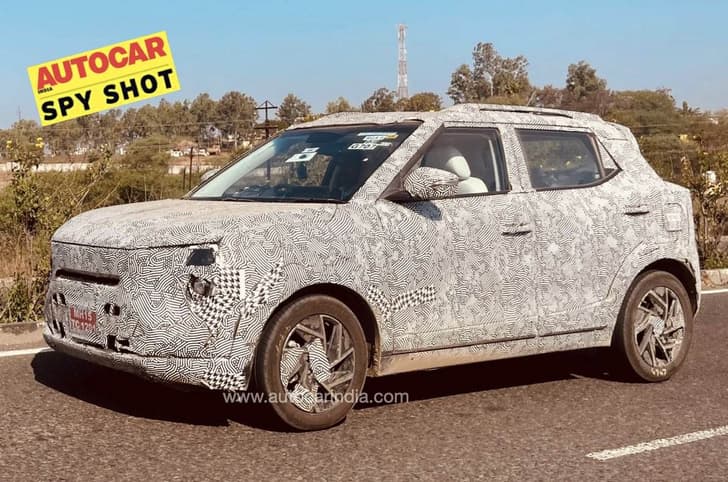 2024 Mahindra XUV300 facelift spied front 2024 Mahindra XUV300 facelift spied front