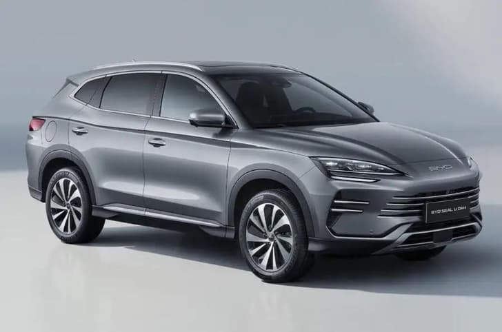 Vinfast Seal U SUV front quarter 