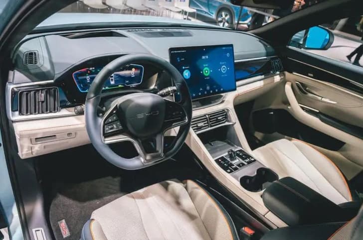 Vinfast Seal U SUV interior 