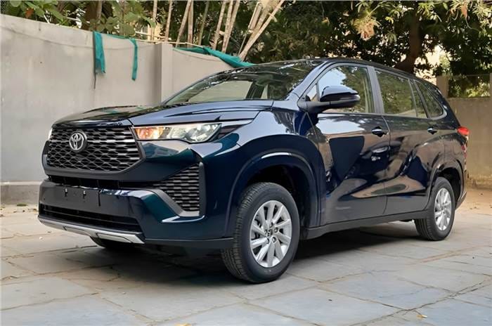 Toyota Innova Hycross petrol to get new top-end GX (O) variant