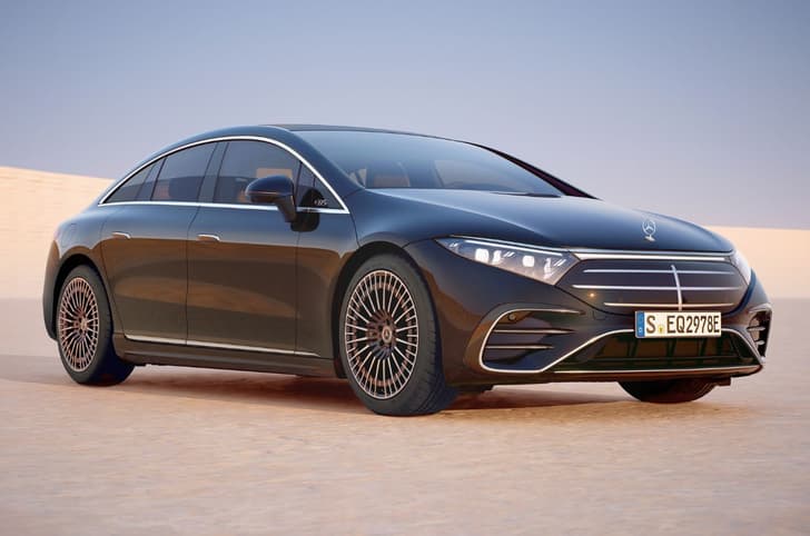 Mercedes EQS facelift debuts with new grille, larger battery