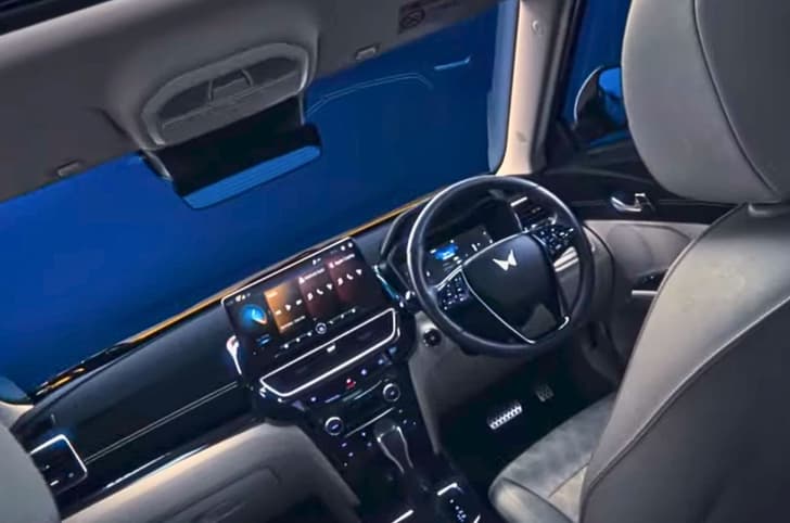 Mahindra XUV3XO interior 